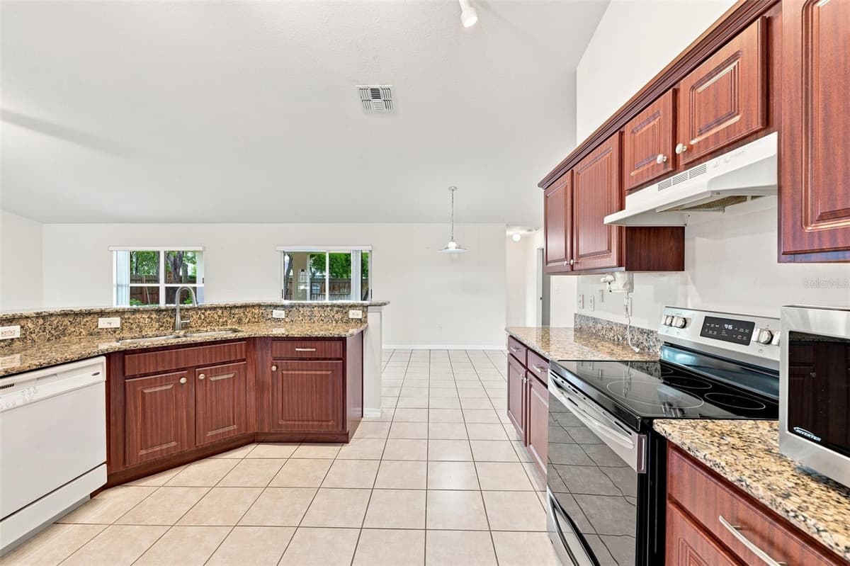 2032 DE CARLO AVENUE — photo 16 of 40