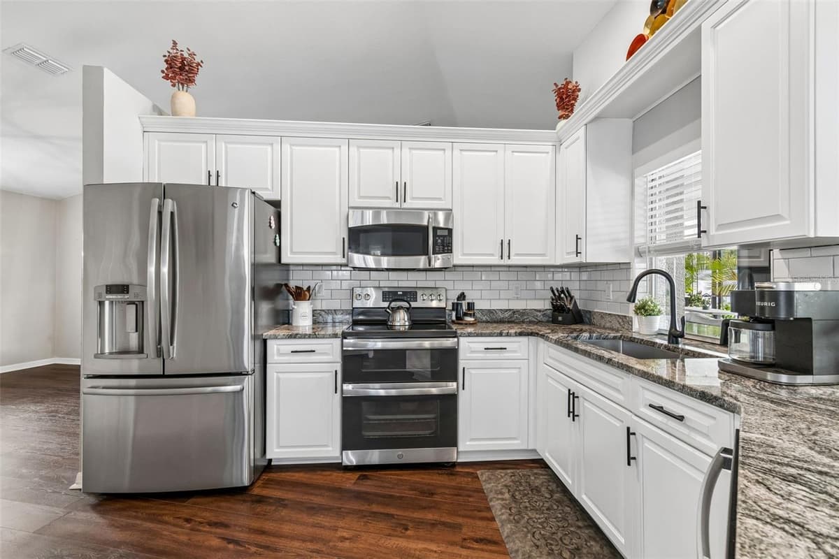 5424 LOS PALOS DRIVE — photo 17 of 55