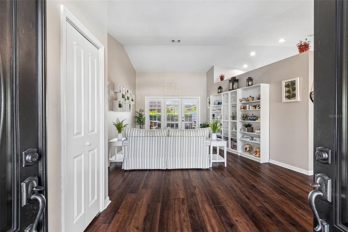 5424 LOS PALOS DRIVE — photo 5 of 55