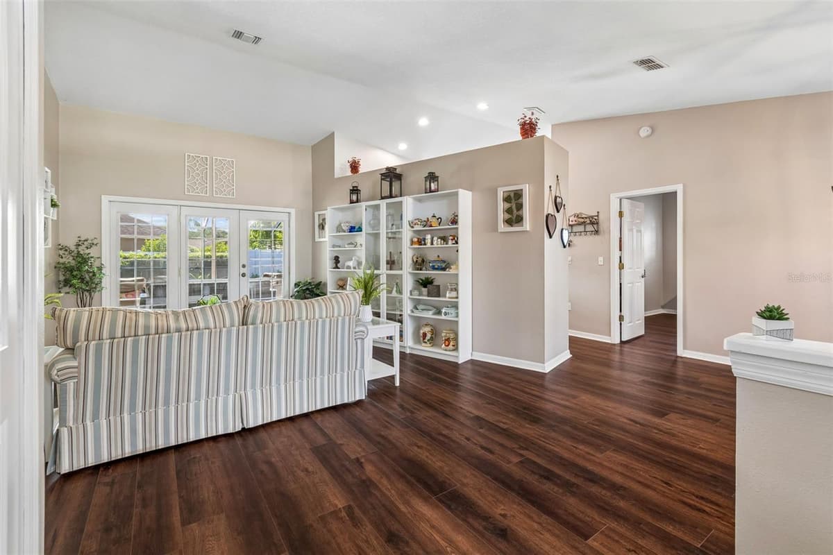 5424 LOS PALOS DRIVE — photo 6 of 55