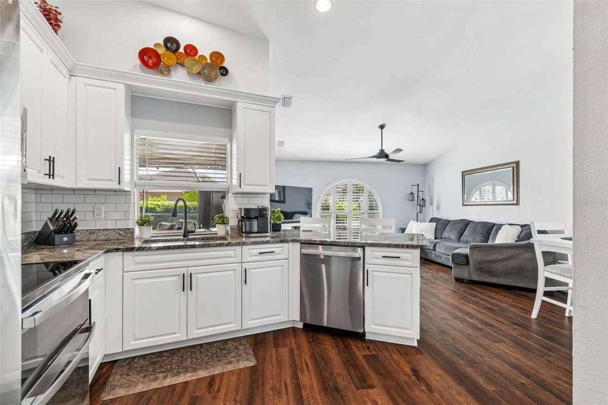 5424 LOS PALOS DRIVE — photo 16 of 55