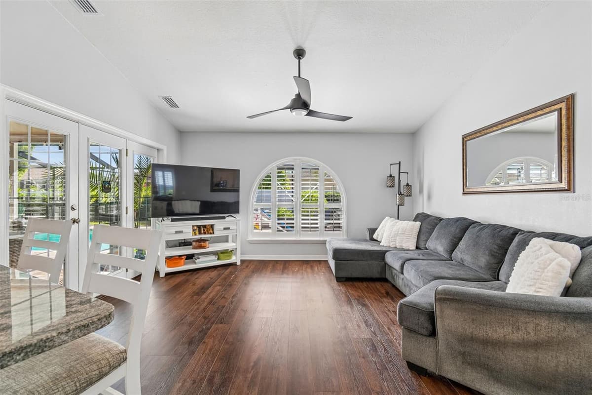 5424 LOS PALOS DRIVE — photo 25 of 55