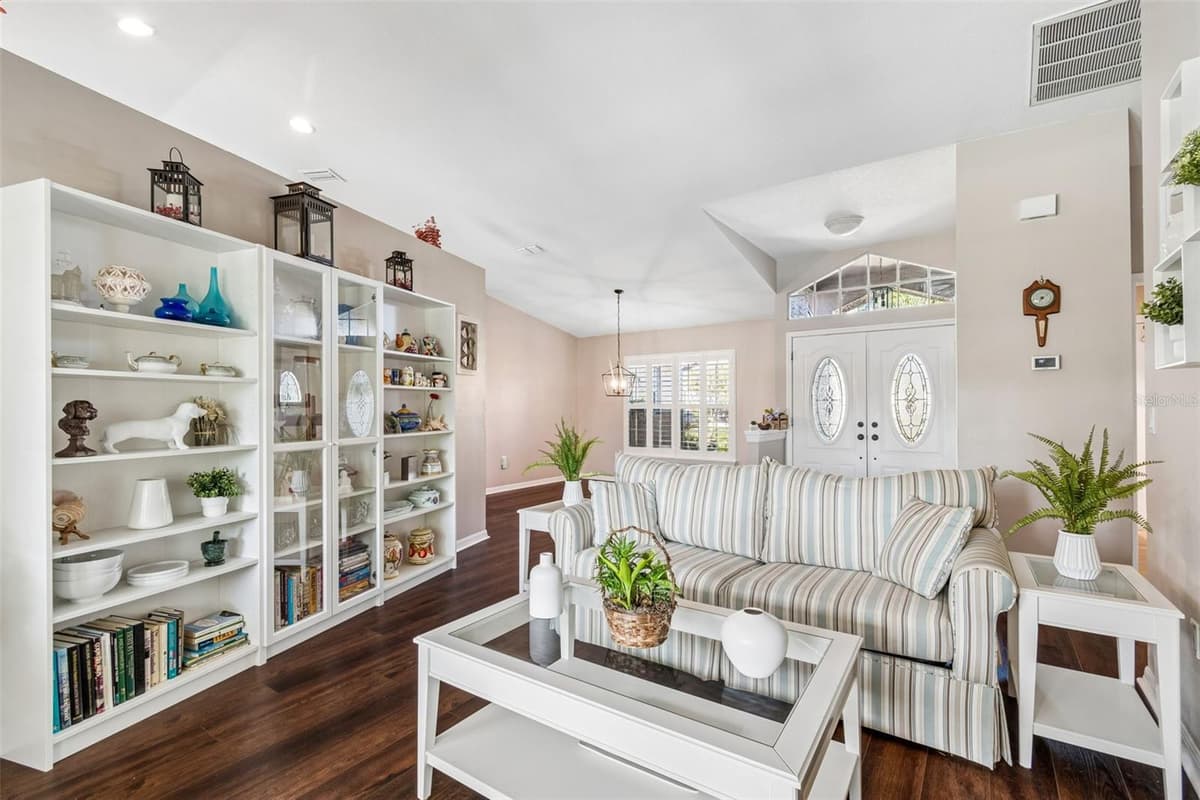 5424 LOS PALOS DRIVE — photo 8 of 55
