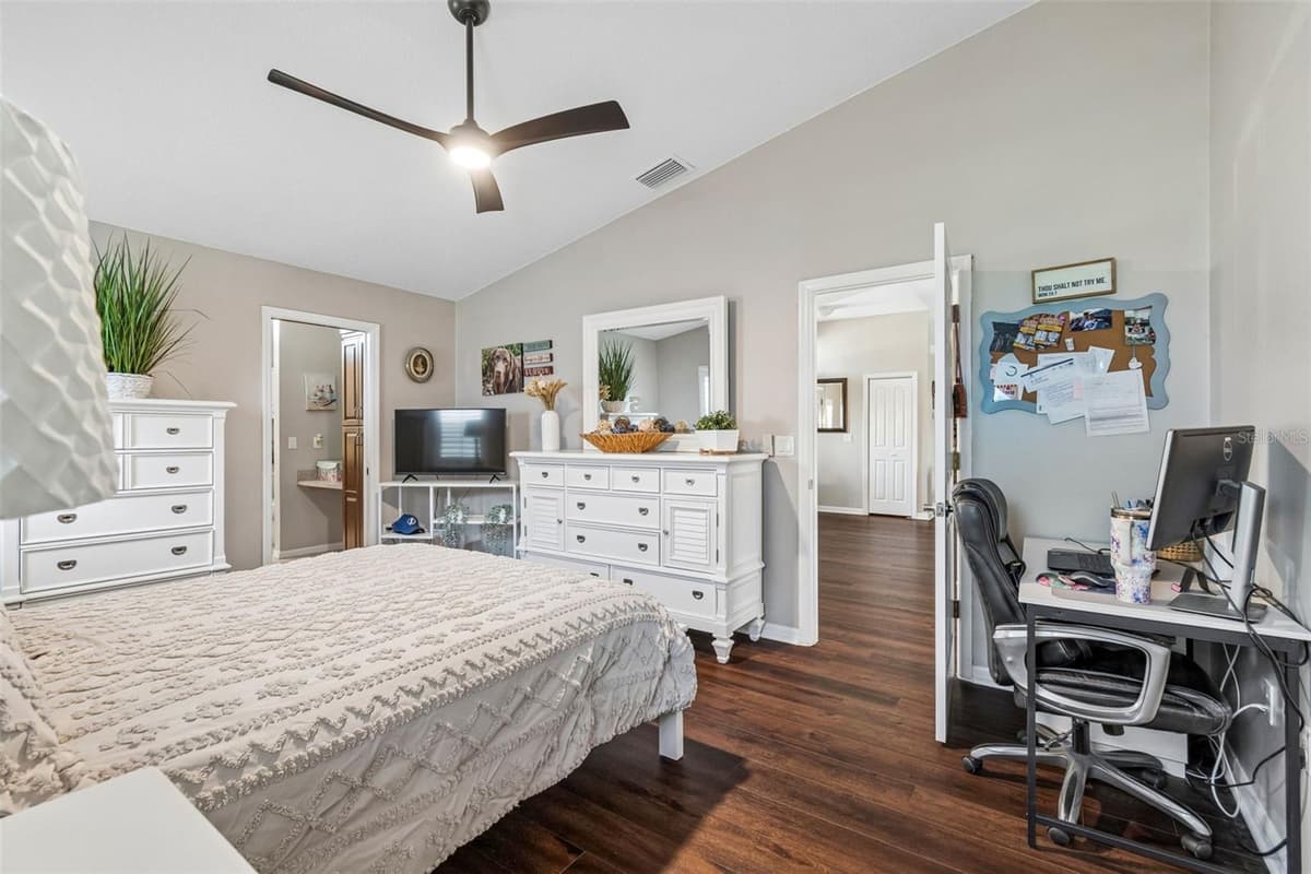 5424 LOS PALOS DRIVE — photo 11 of 55