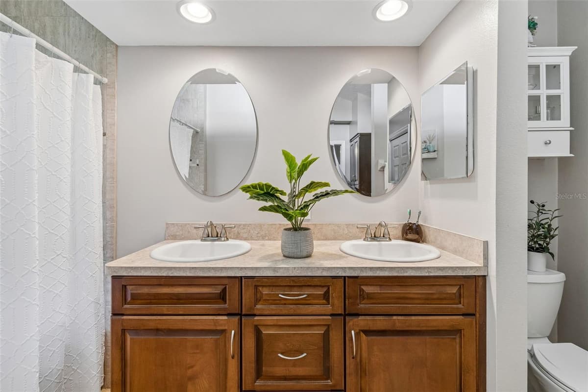5424 LOS PALOS DRIVE — photo 15 of 55