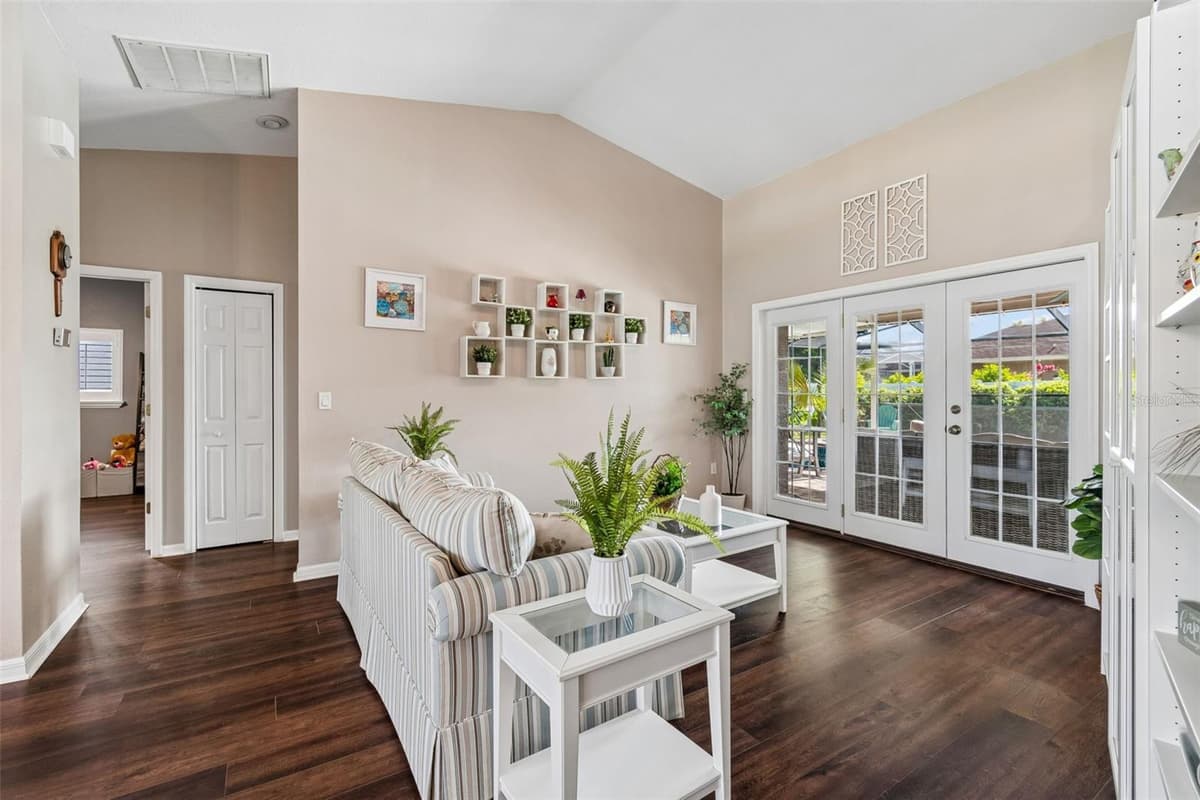 5424 LOS PALOS DRIVE — photo 7 of 55