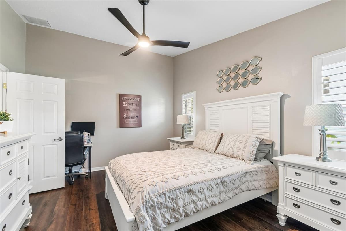 5424 LOS PALOS DRIVE — photo 12 of 55