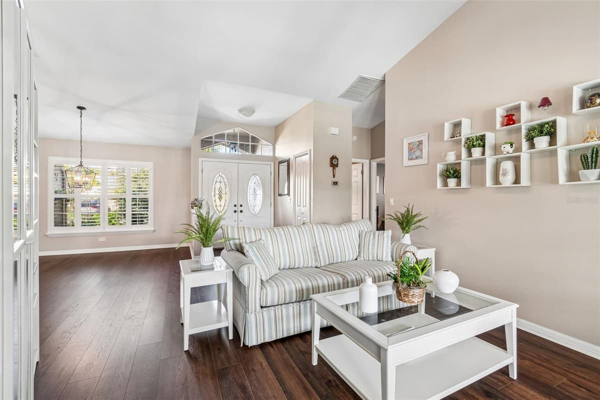 5424 LOS PALOS DRIVE — photo 9 of 55