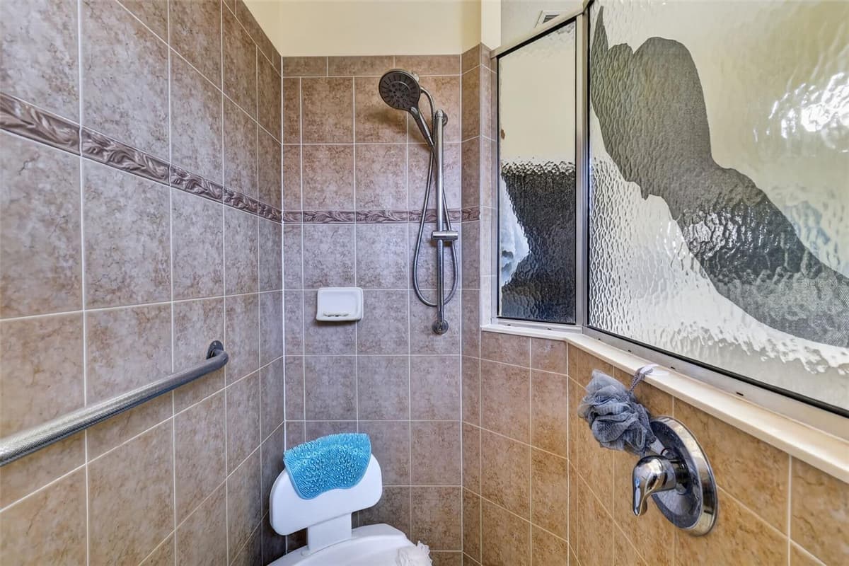 20512 QUEEN ALEXANDRA DRIVE — photo 31 of 70
