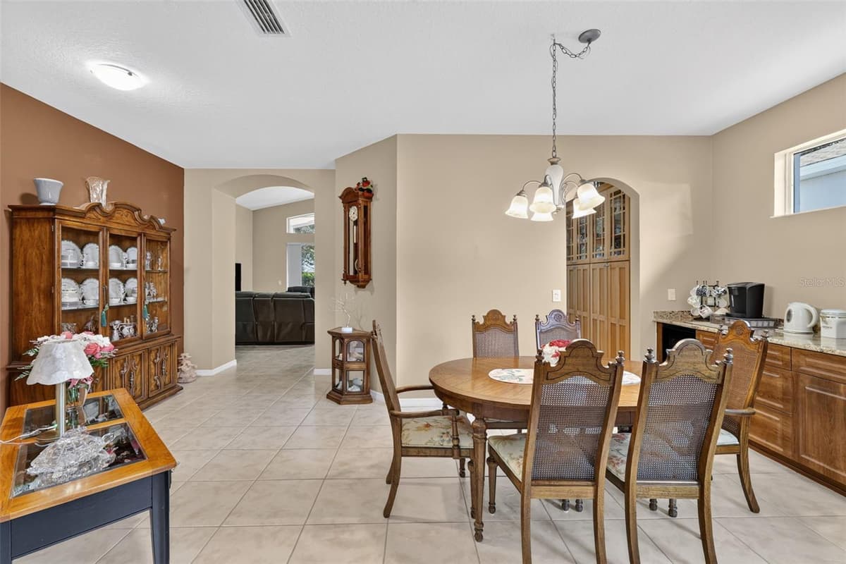 20512 QUEEN ALEXANDRA DRIVE — photo 14 of 70