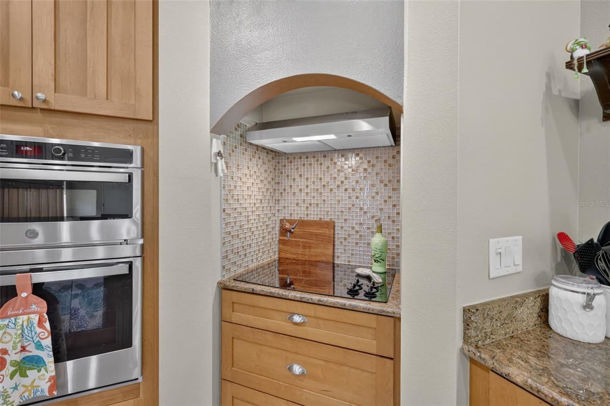 20512 QUEEN ALEXANDRA DRIVE — photo 25 of 70