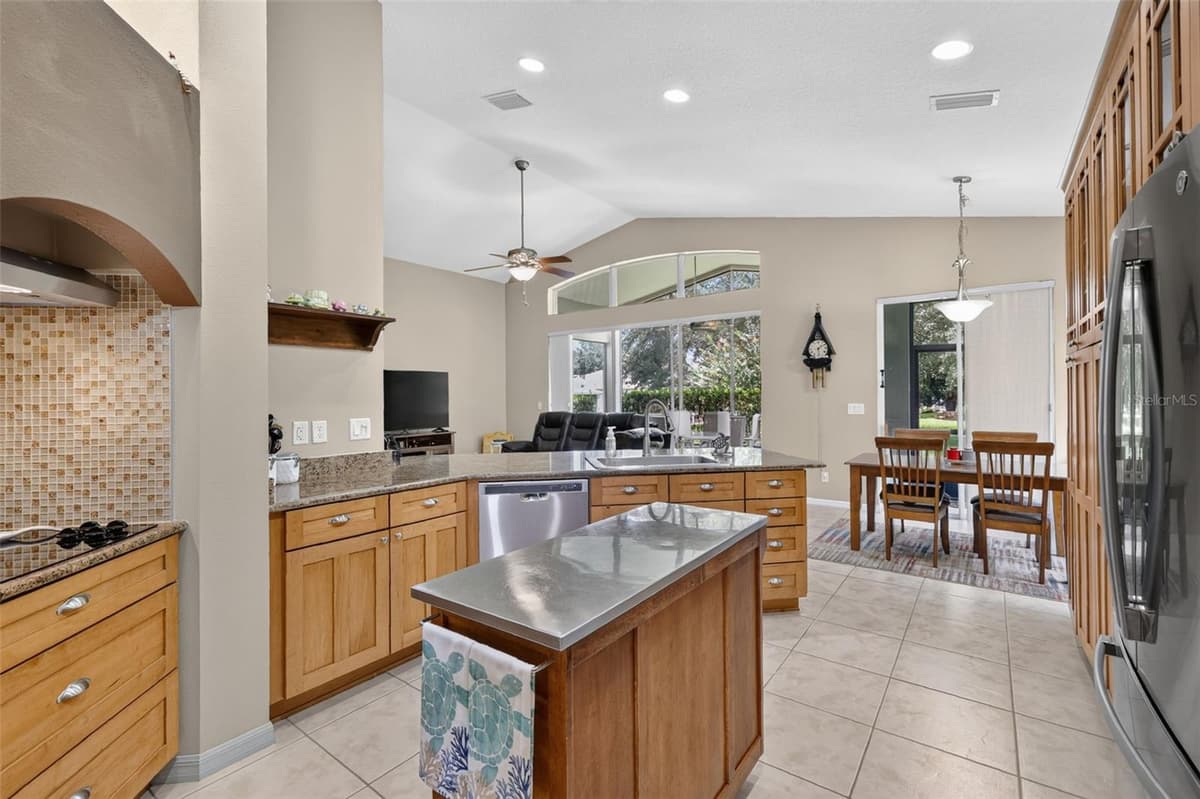 20512 QUEEN ALEXANDRA DRIVE — photo 27 of 70