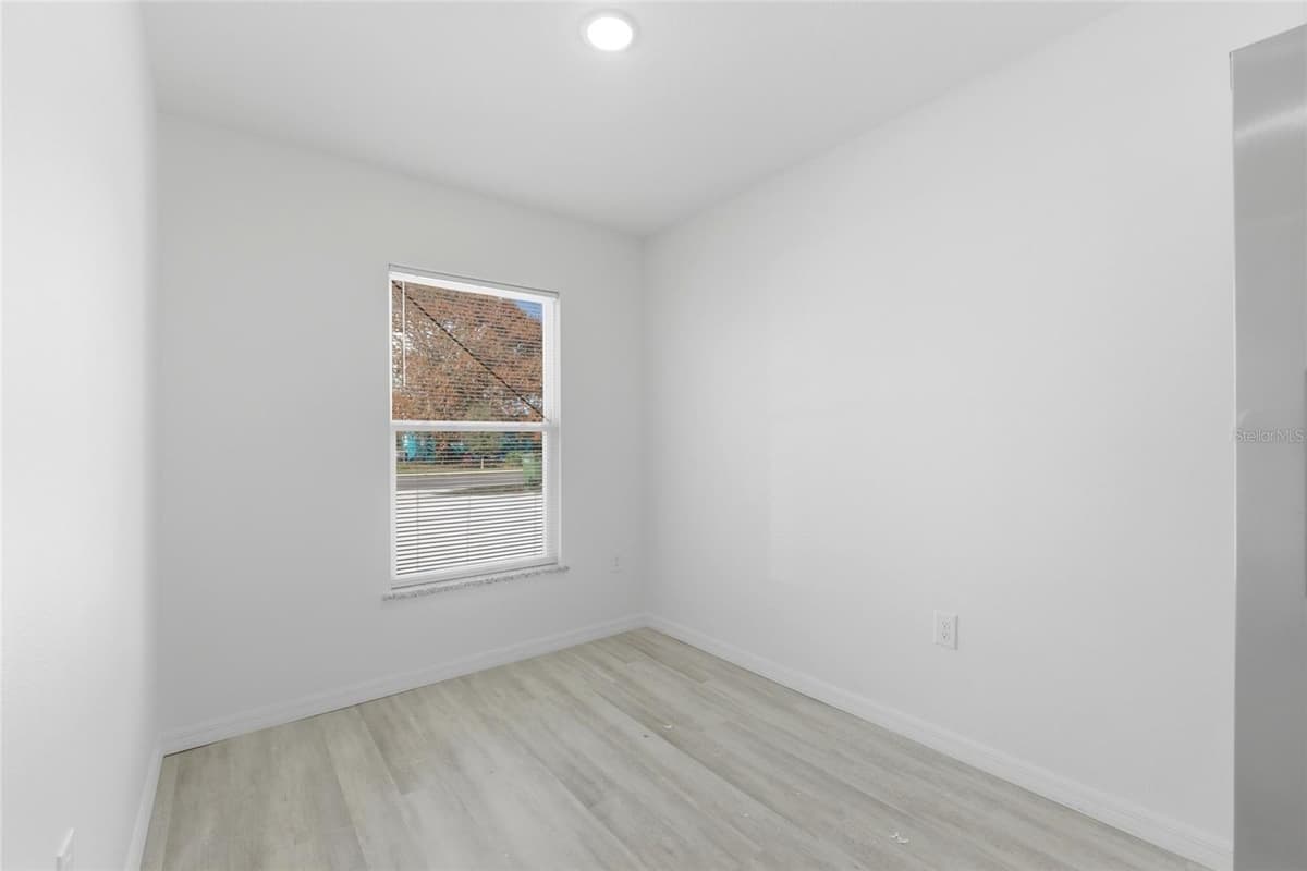 302 AVENUE P NW — photo 4 of 26