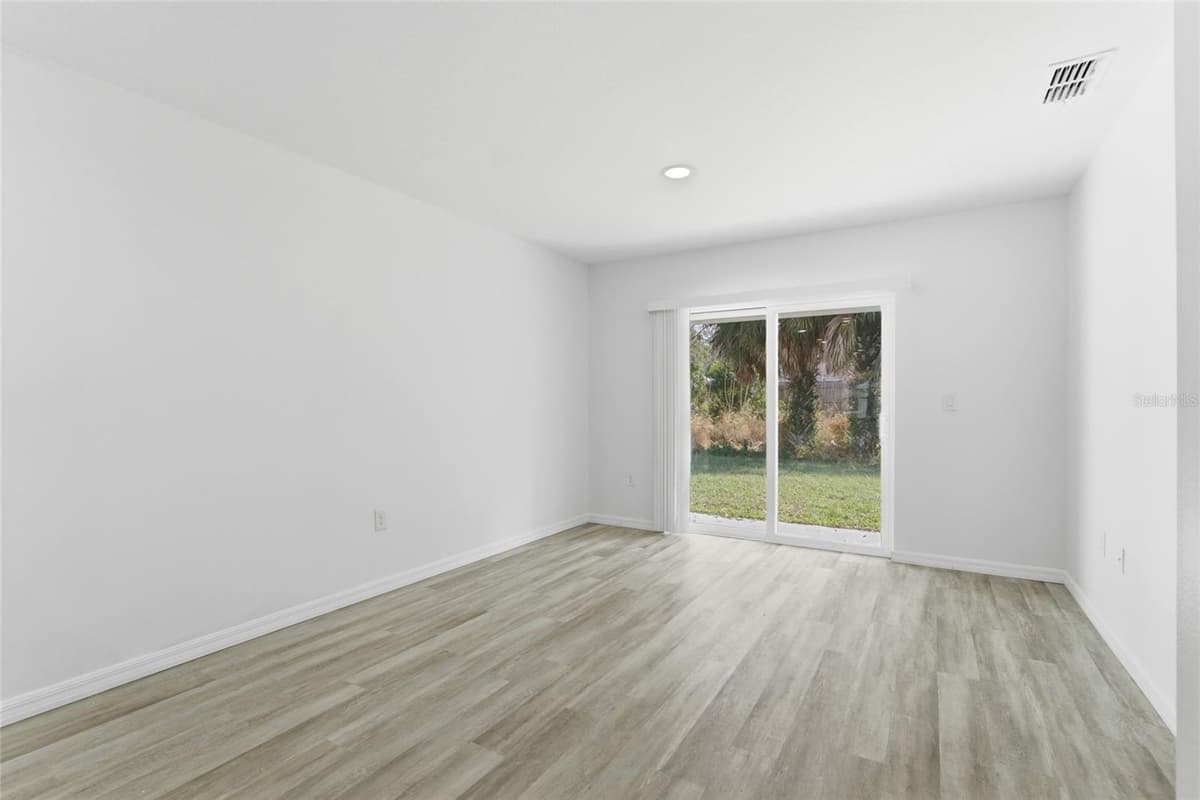 302 AVENUE P NW — photo 10 of 26
