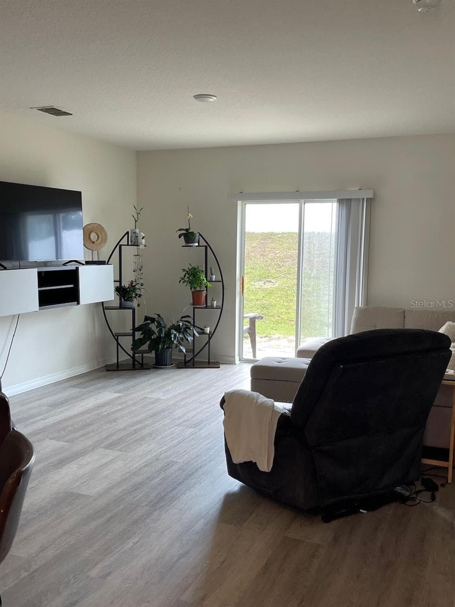 320 LIBERTY BOULEVARD — photo 3 of 32