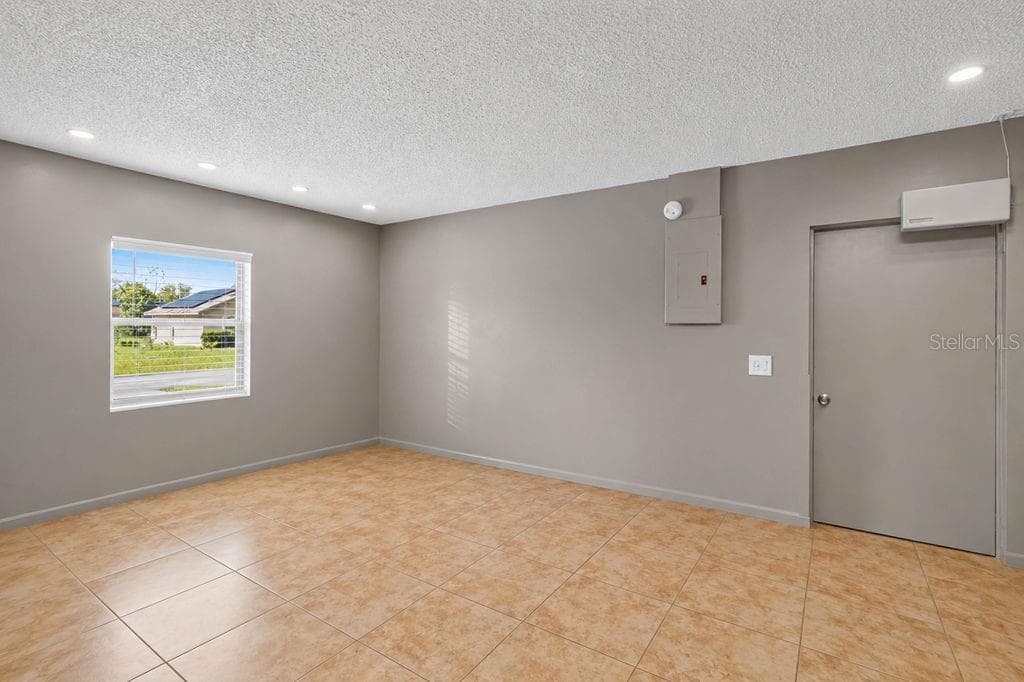 664 MADRID DRIVE — photo 46 of 52