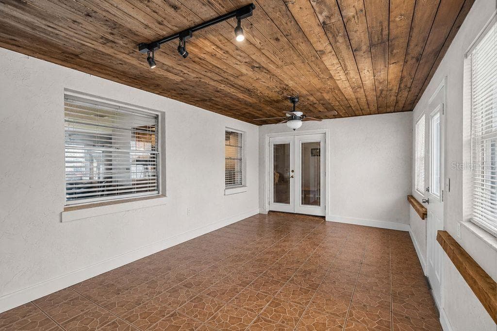 664 MADRID DRIVE — photo 49 of 52