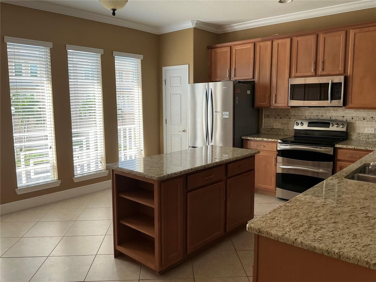 7059 ISLAMORADA CIRCLE — photo 4 of 38