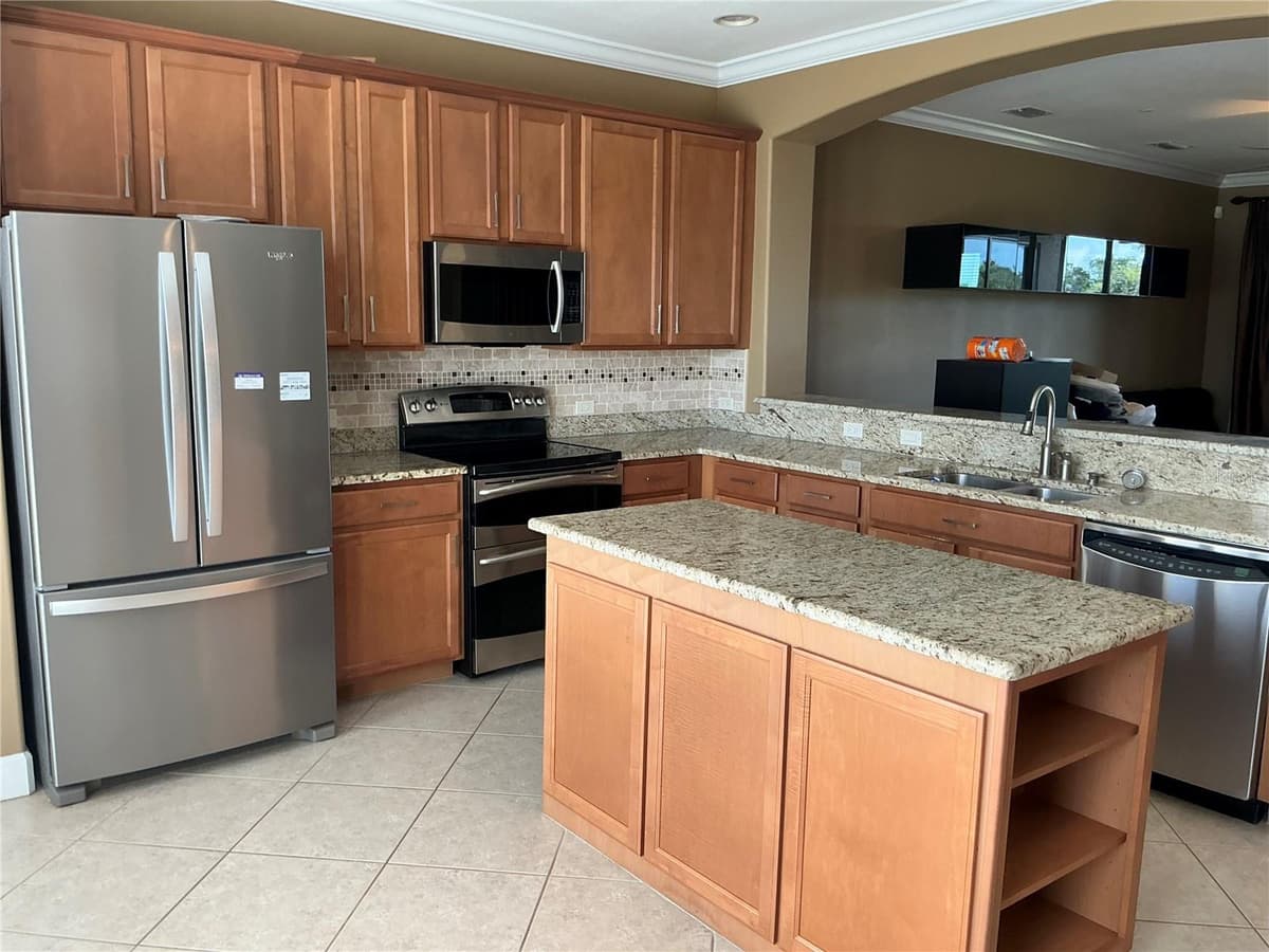 7059 ISLAMORADA CIRCLE — photo 5 of 38