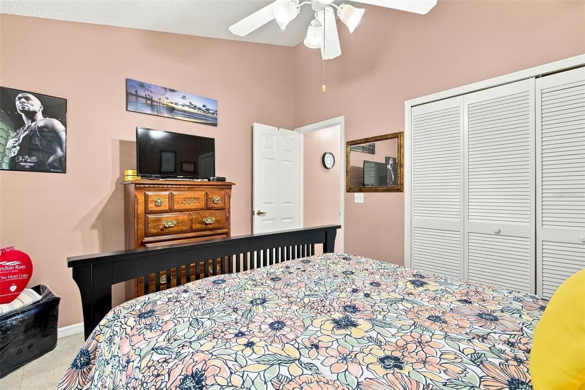 881 FOSTER AVENUE — photo 21 of 26