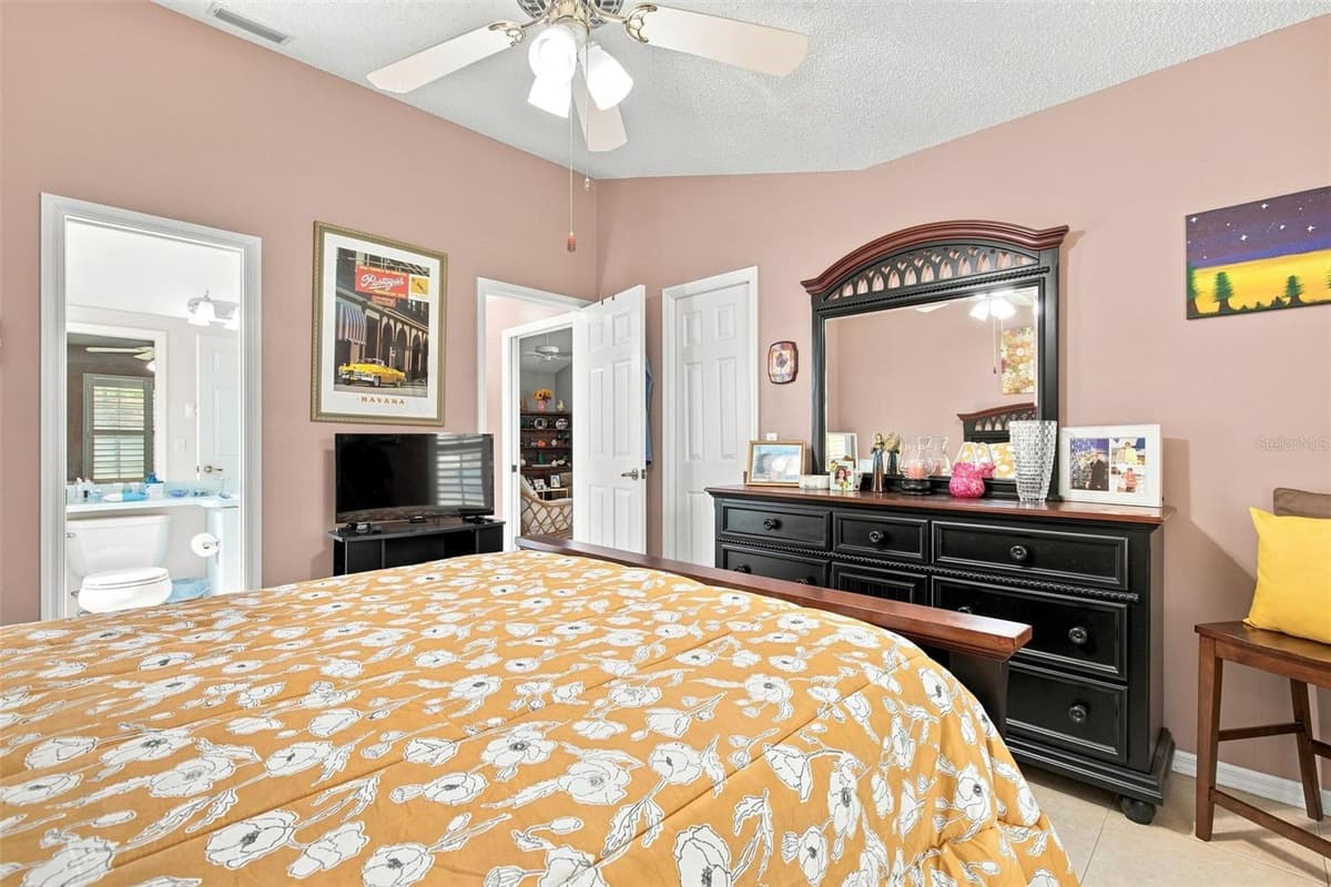881 FOSTER AVENUE — photo 18 of 26