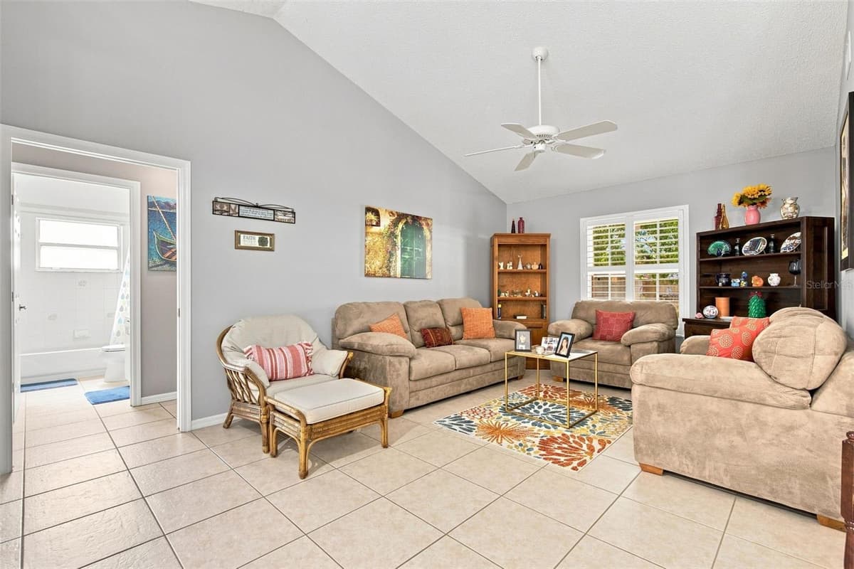 881 FOSTER AVENUE — photo 6 of 26
