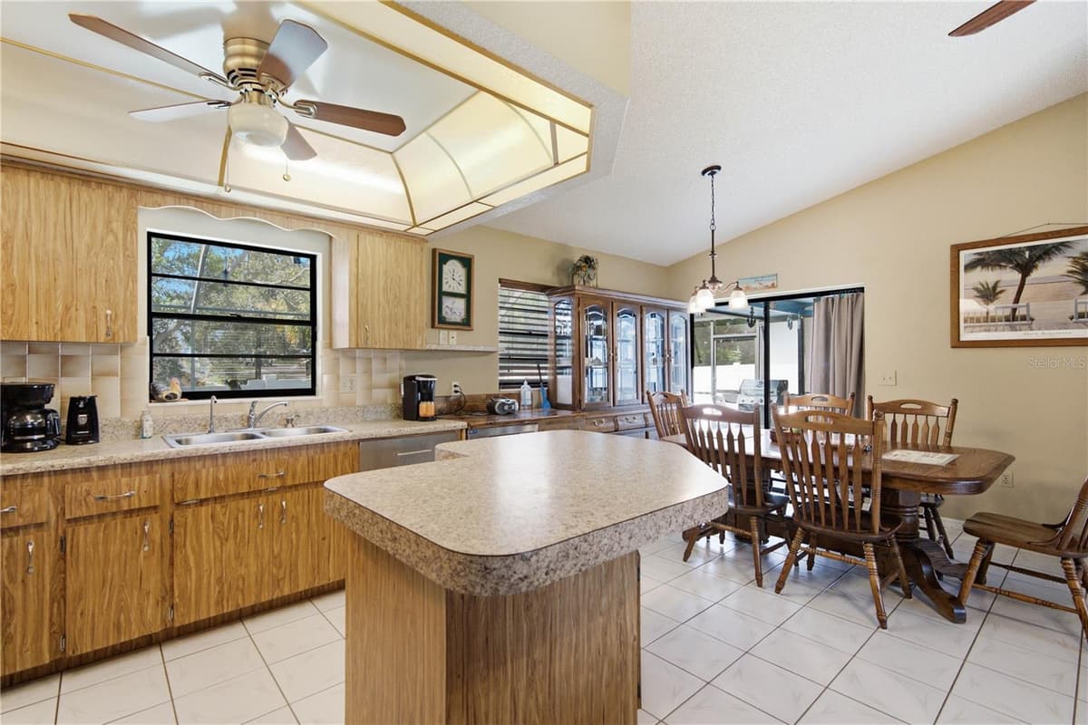 11423 LINDEN DRIVE — photo 6 of 26