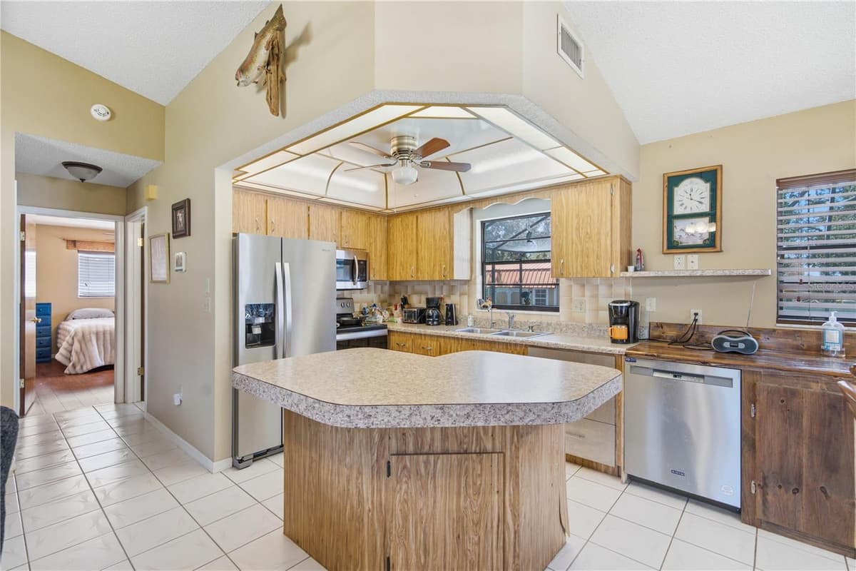 11423 LINDEN DRIVE — photo 8 of 26