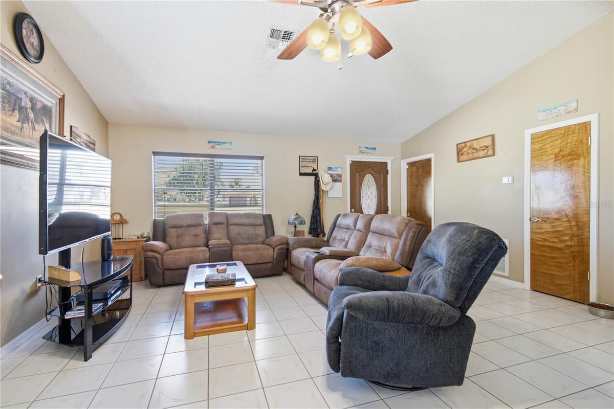 11423 LINDEN DRIVE — photo 7 of 26