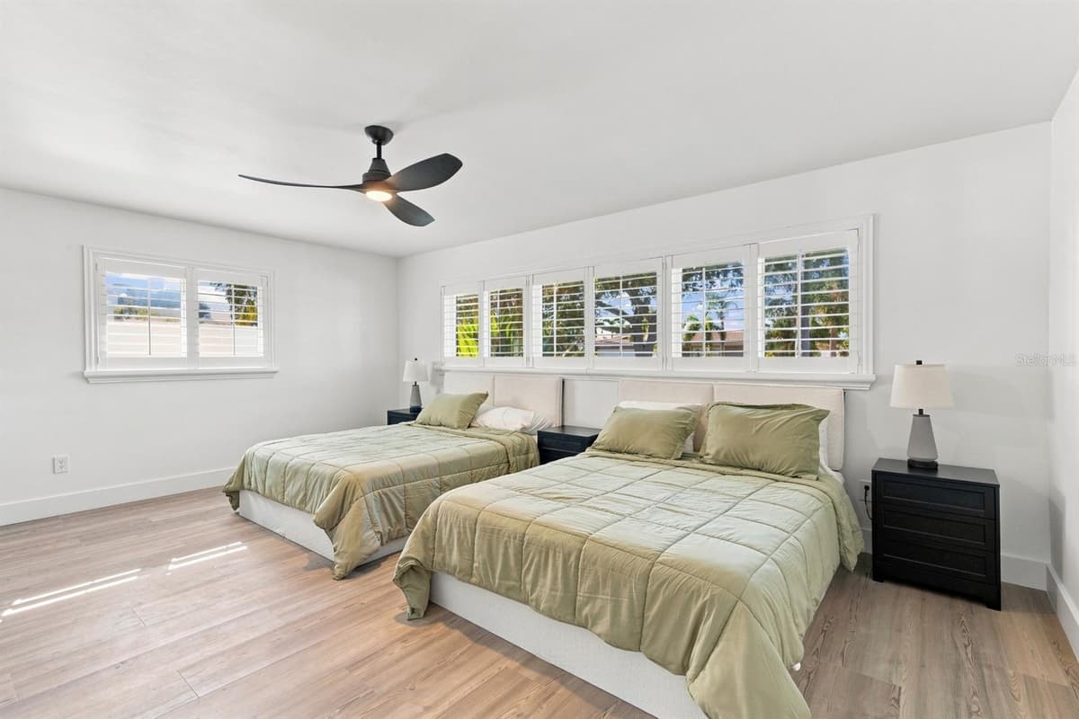 320 PALM ISLAND — photo 14 of 50
