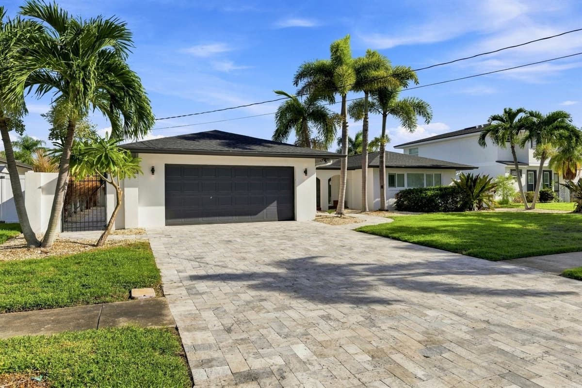 320 PALM ISLAND — photo 2 of 50