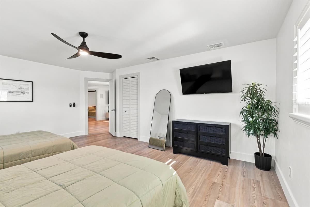 320 PALM ISLAND — photo 16 of 50