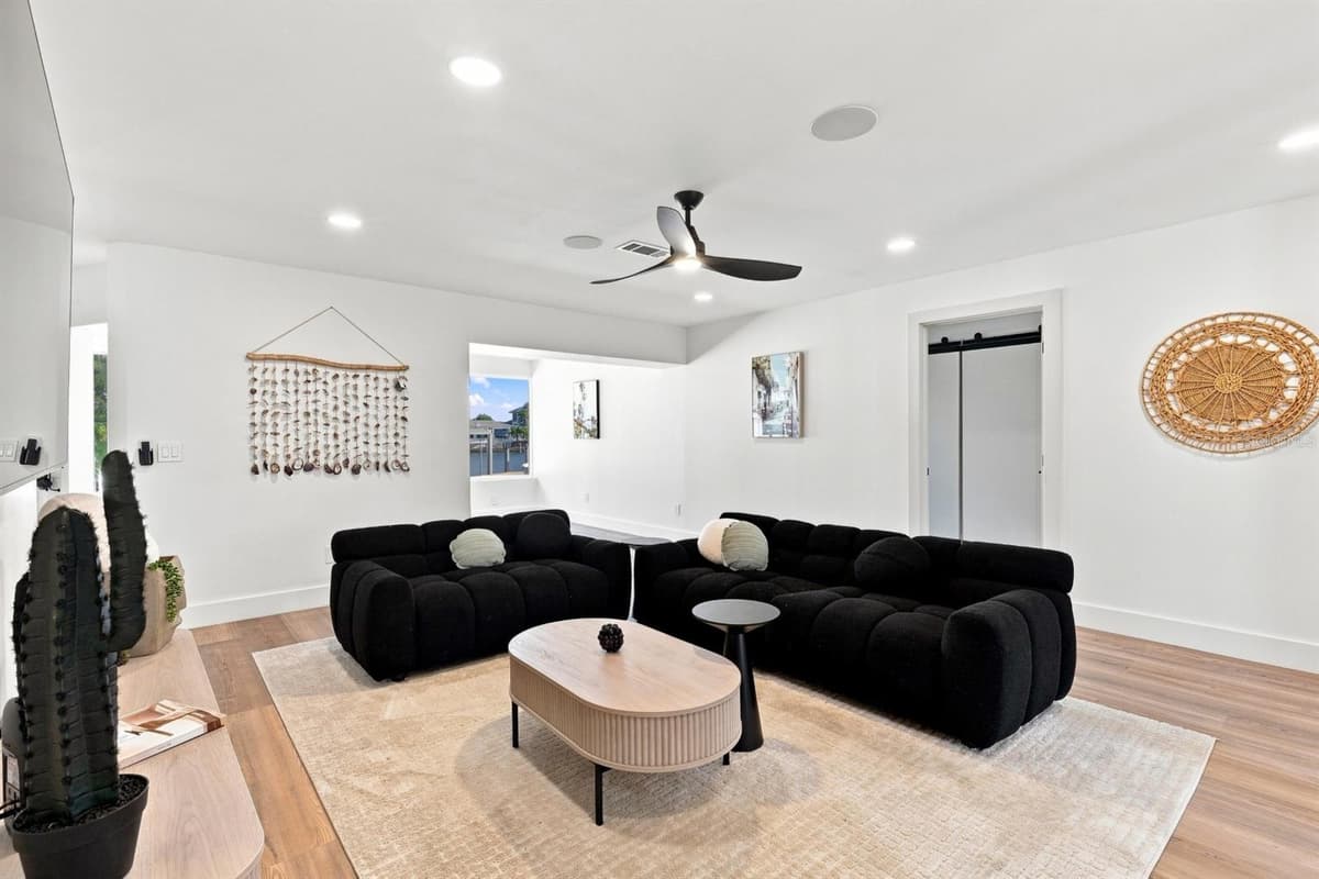 320 PALM ISLAND — photo 17 of 50