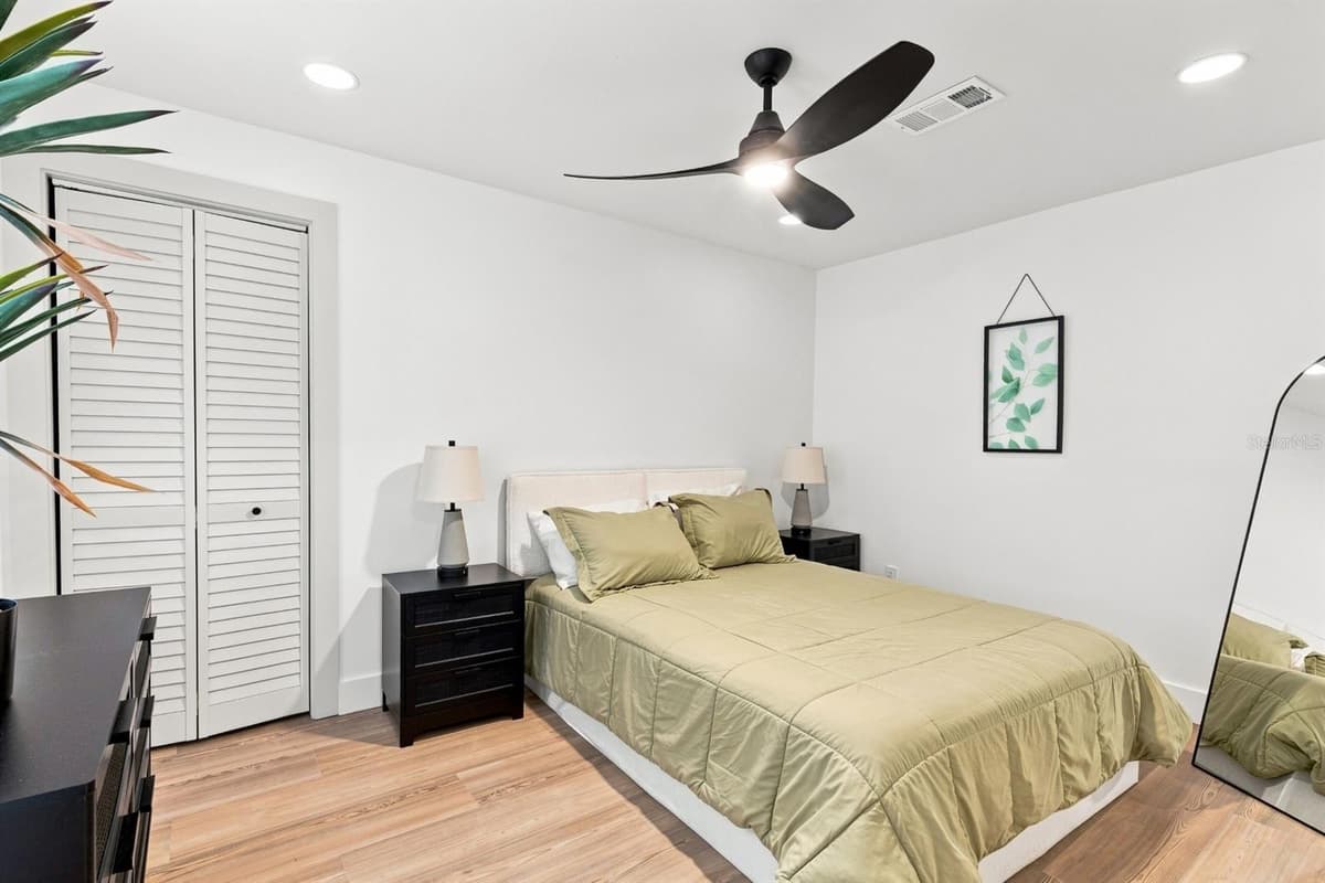 320 PALM ISLAND — photo 13 of 50