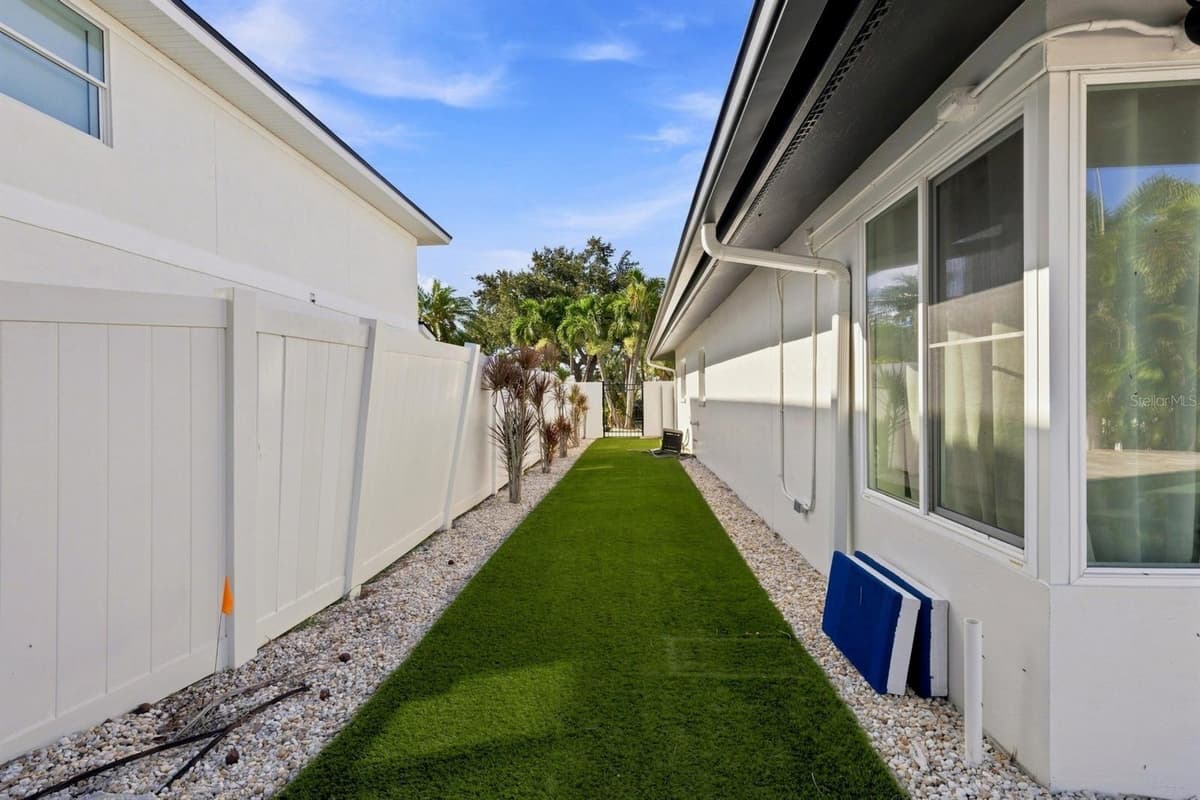 320 PALM ISLAND — photo 8 of 50