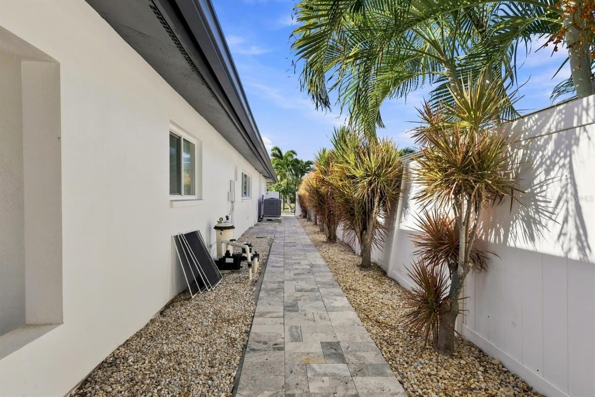 320 PALM ISLAND — photo 11 of 50
