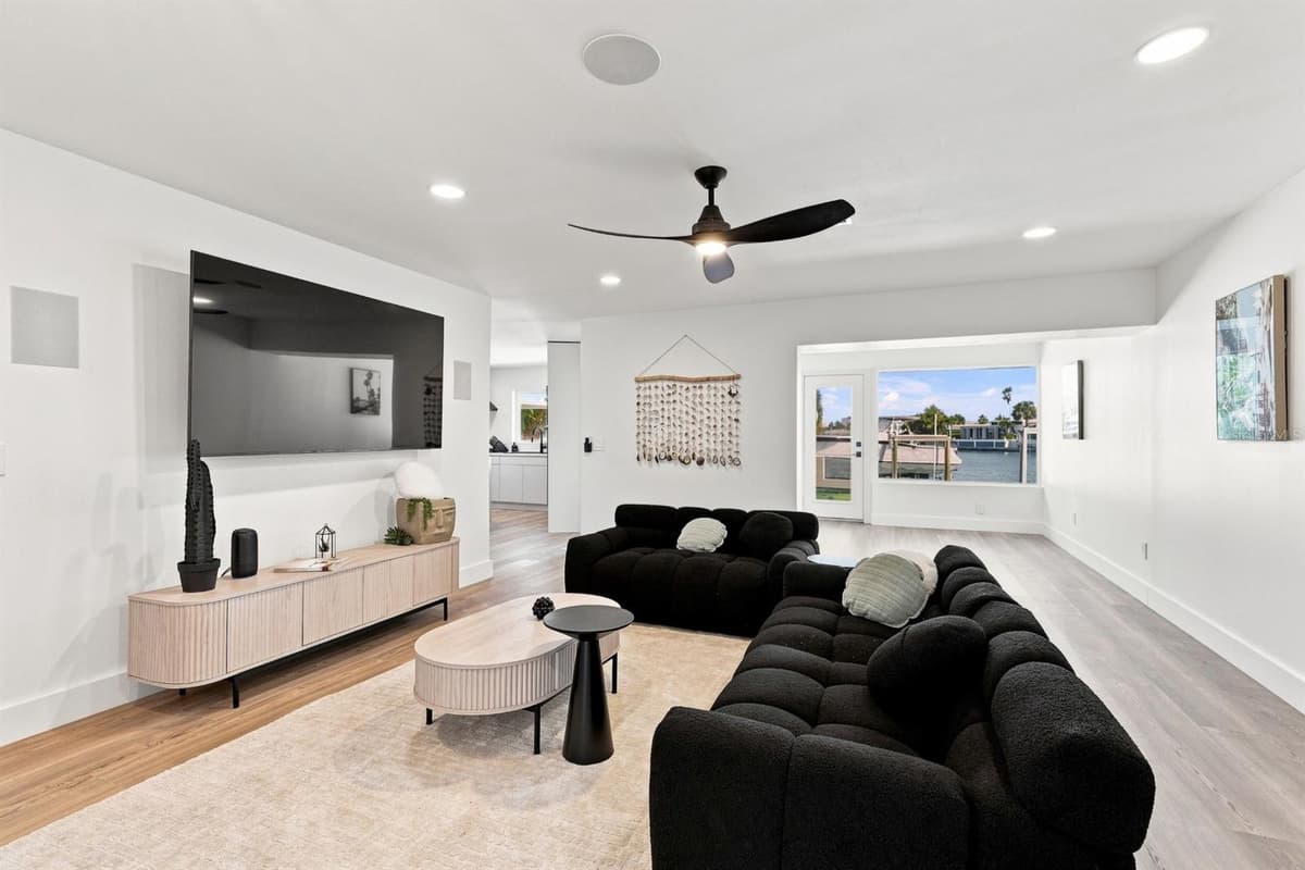 320 PALM ISLAND — photo 19 of 50