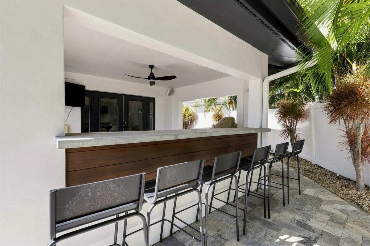 320 PALM ISLAND — photo 10 of 50