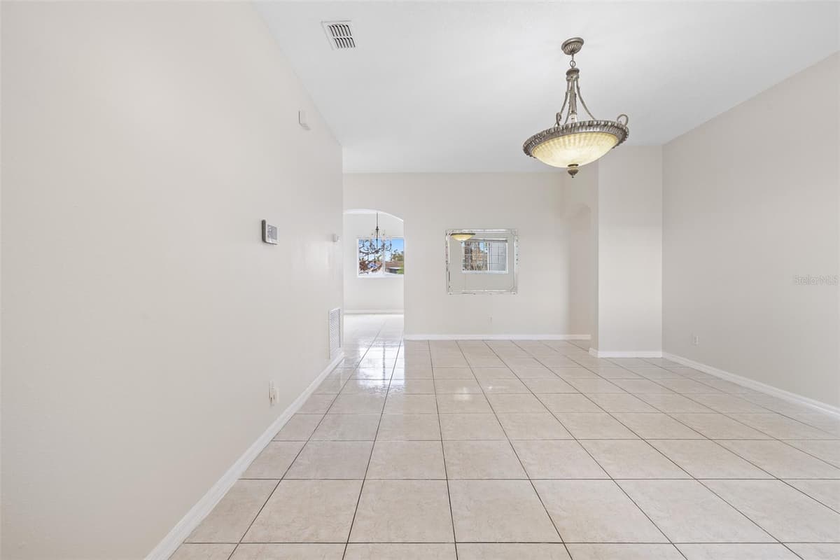 138 HOLLYHOCK COURT — photo 18 of 36