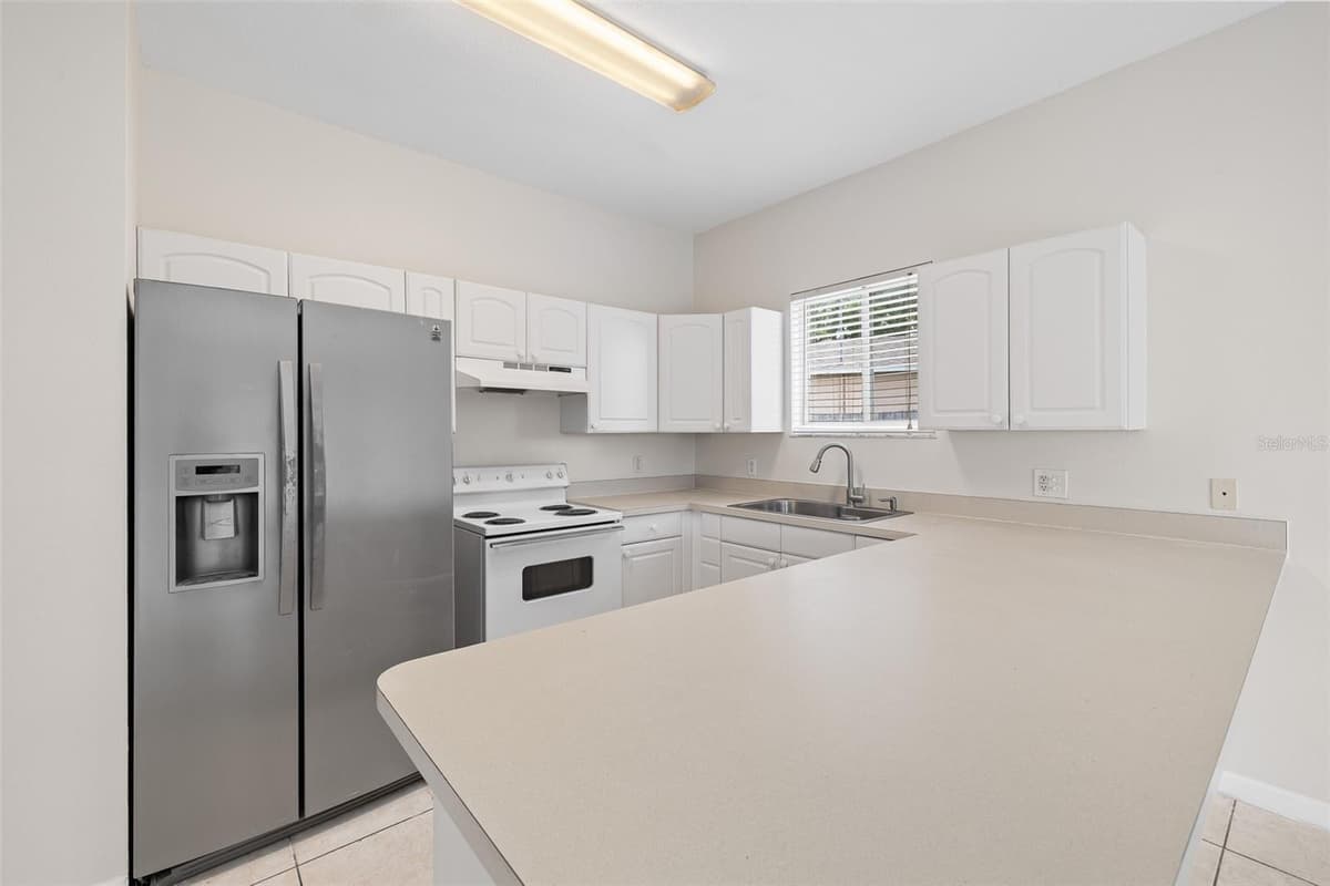 138 HOLLYHOCK COURT — photo 4 of 36