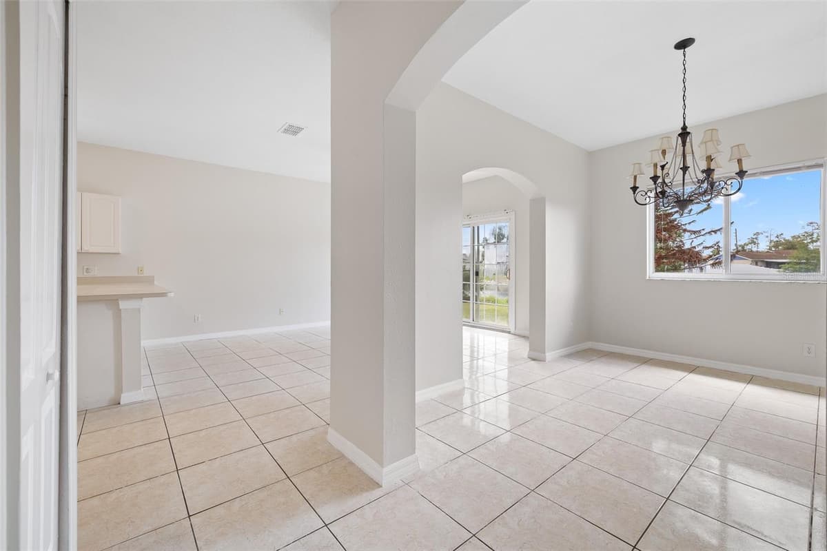 138 HOLLYHOCK COURT — photo 19 of 36
