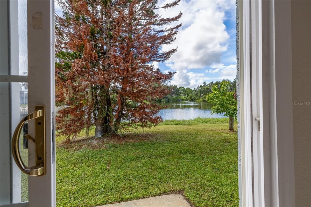 138 HOLLYHOCK COURT — photo 16 of 36