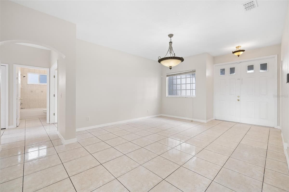 138 HOLLYHOCK COURT — photo 20 of 36