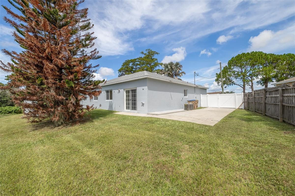 138 HOLLYHOCK COURT — photo 13 of 36