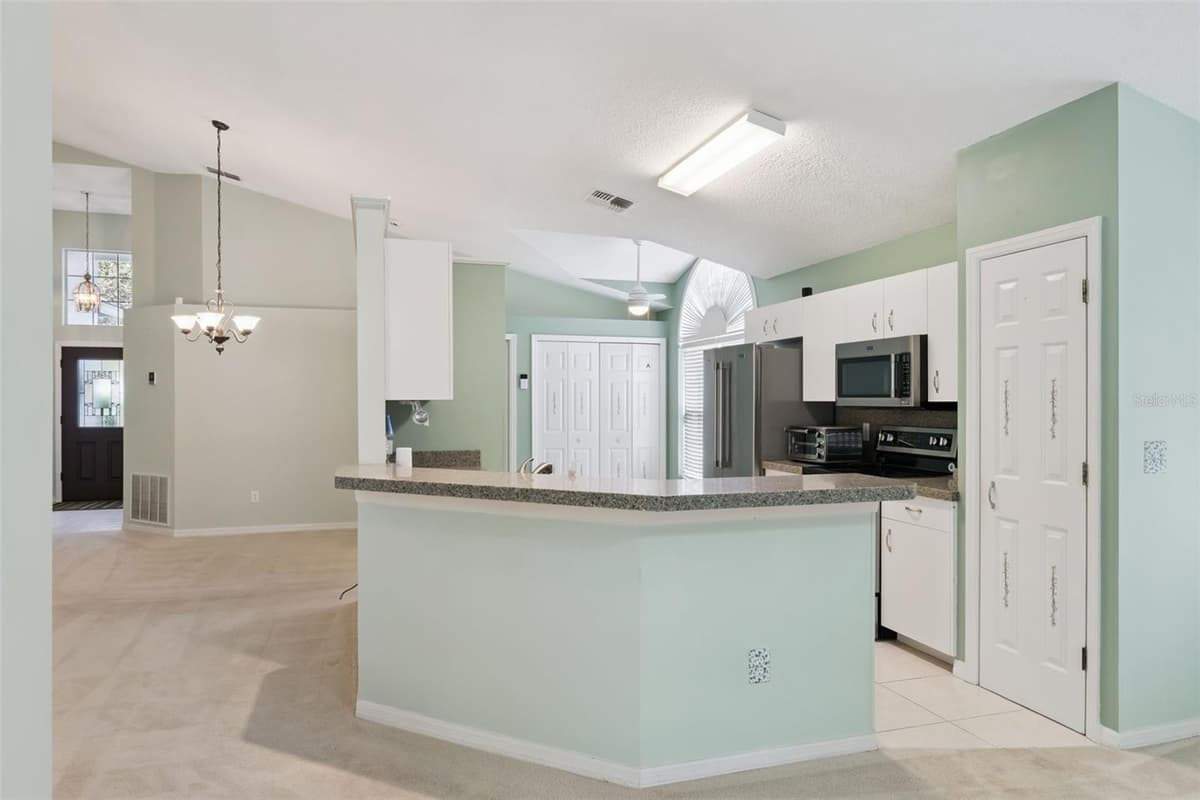 2615 BURWOOD AVENUE — photo 9 of 34