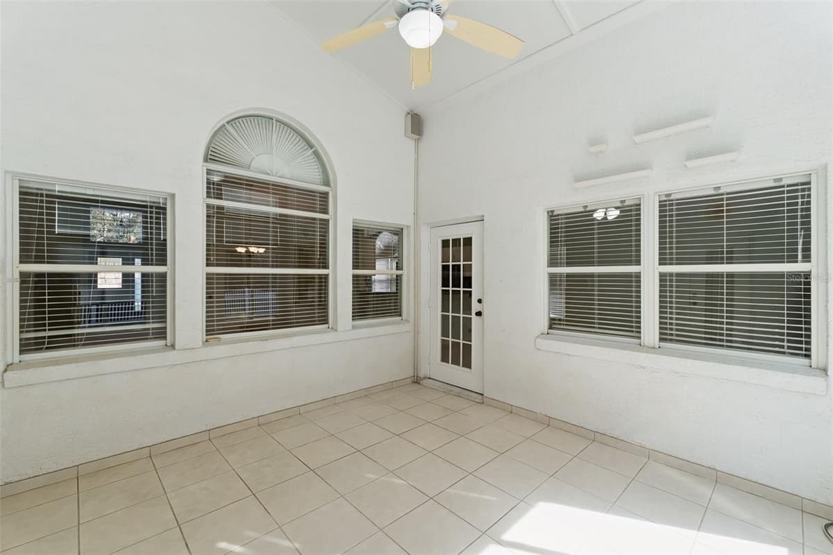 2615 BURWOOD AVENUE — photo 18 of 34