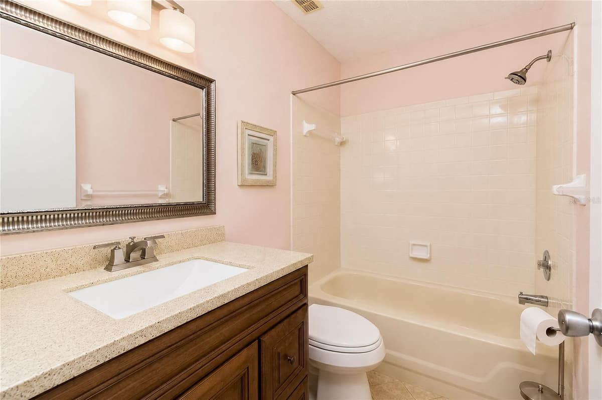 8702 94TH STREET — photo 15 of 39