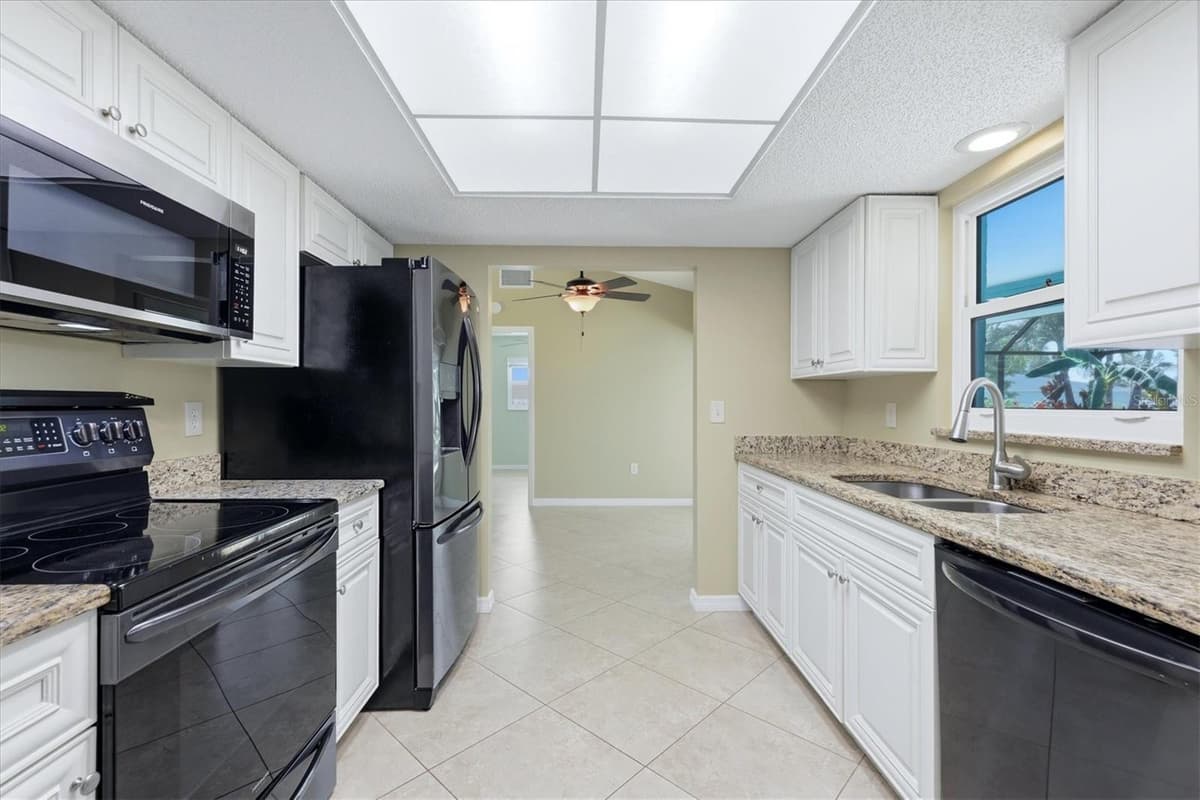 935 BOUNDARY ROAD — photo 17 of 42