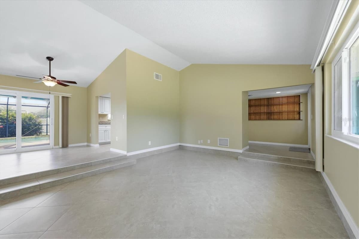 935 BOUNDARY ROAD — photo 9 of 42