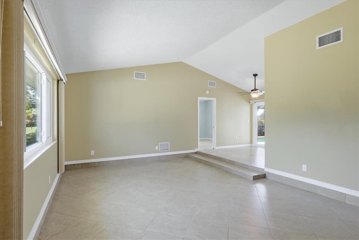 935 BOUNDARY ROAD — photo 11 of 42